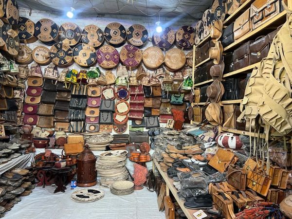 Tchad : à Abéché, le ministre Abakar Rozzi en mission de valorisation de l’artisanat local