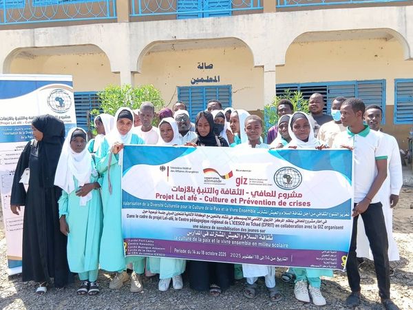 تواصل الحملة التوعوية حول التعايش السلمي فعالياتها بثانوية السلام في نجامينا