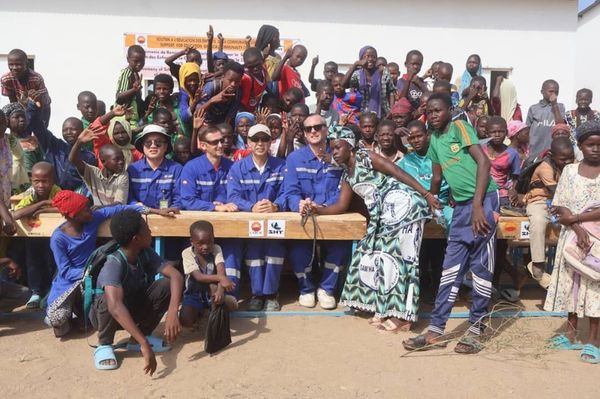 Tchad : ​La CNPCIC fait don de manuels scolaires pour soutenir le développement communautaire à Koudalwa