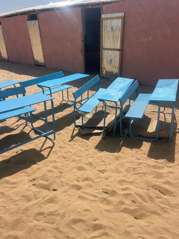 Tchad : l’Université Toumaï offre des tables-bancs à l’école de Djara dans le Kanem-Est