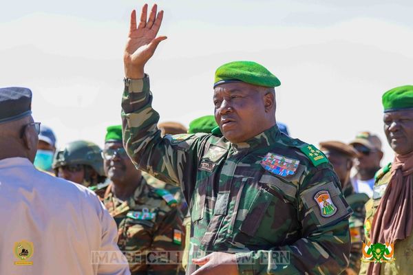 Niger : Le président Abdourahamane Tiani en visite à Assamaka pour soutenir l'armée