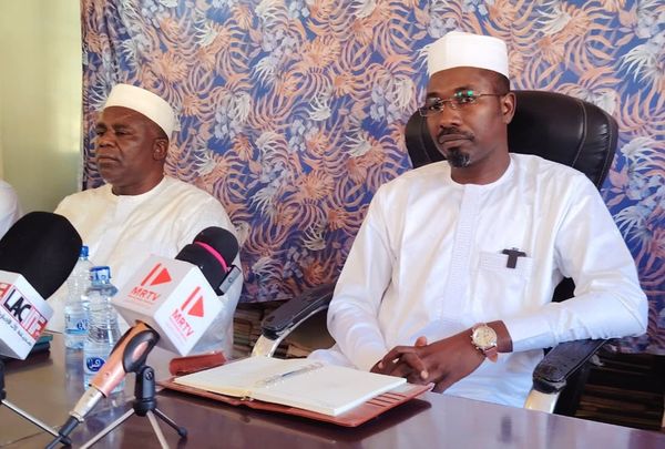 Tchad : à Abéché, le préfet de Ouara interdit les autocollants à l’effigie des forces soudanaises