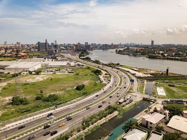 Nigeria : la BAD accorde 500 millions de dollars pour la gouvernance économique et la transition énergétique