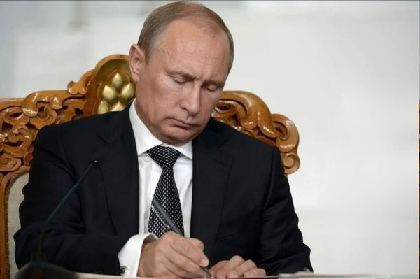 Poutine accuse l’Europe de bloquer les négociations de paix et met en garde contre toute escalade militaire