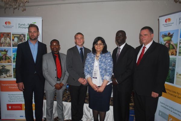 Les gagnants 2015 du Fonds pour la prospérité rurale de The MasterCard Foundation (de gauche a droite) Jesse Moore, PDG et Fo