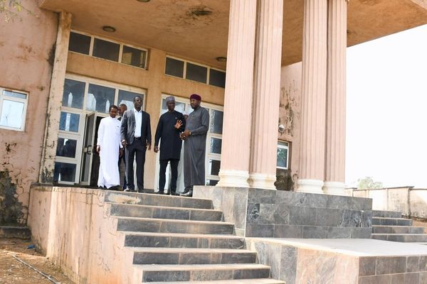 Tchad : En visite à Abuja, le Ministre des Infrastructures s'engage à relancer la construction de l'Ambassade