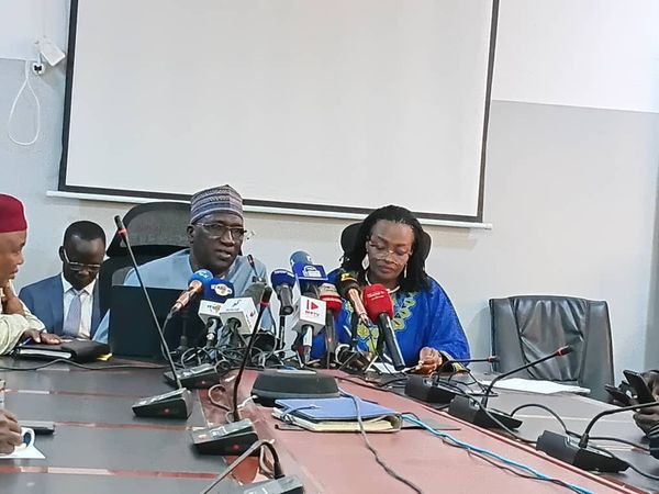 وزارة الصحة العامة في نجامينا تستضيف مقهىً صحفيًا حول فيروس نقص المناعة البشرية والتحديات الراهنة