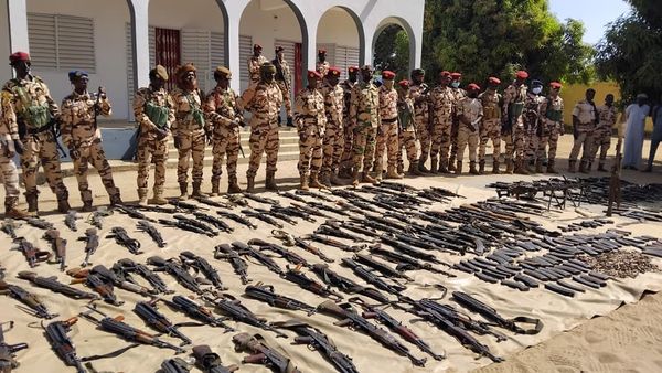 Présentation d'armes de guerre et de présumés coupeurs de route au Salamat