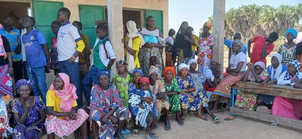 Tchad : l’ADID prime les 5 meilleurs élèves de chaque classe de l’école officielle de Dray Mbassa