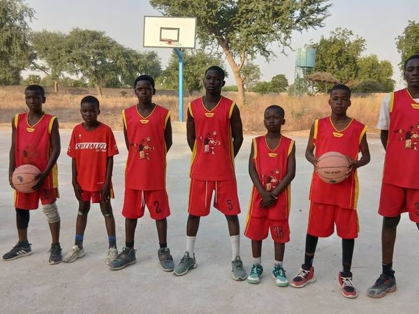 Tchad : la Fédération de basketball offre des équipements sportifs aux enfants