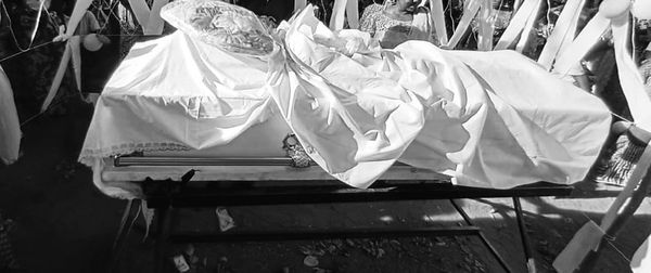 Mourir en ville et être enterré au village : le paradoxe des funérailles tchadiennes