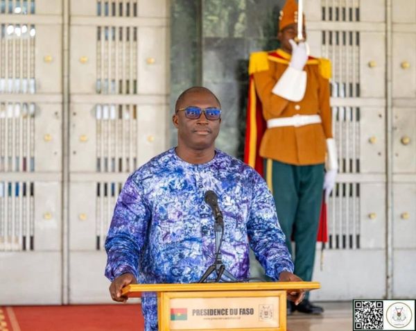 Burkina : baisse des prix des médicaments et nouvelles normes pour les grandes entreprises