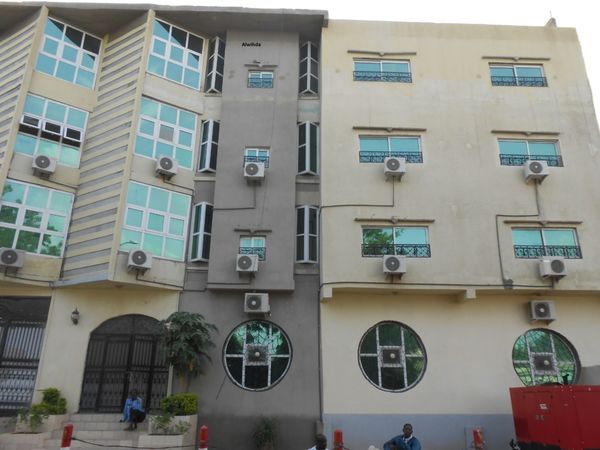 Tchad: A louer/Vendre : Nouveau complexe moderne de trois étages