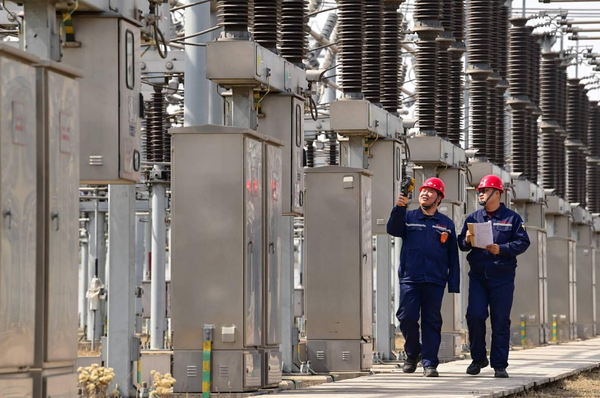 China's Green Energy Surge Fuels Global Transition