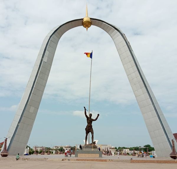 Tchad : un État en scène, une Nation en péril