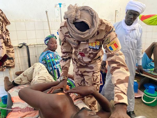 Visite du commandant de la force mixte Tchad-RCA aux soldats blessés de Korbol