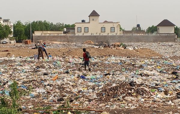 Tchad : des enfants livrés au commerce de ferraille pour survivre dans la capitale