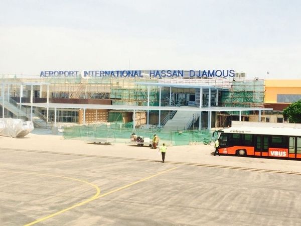 Aéroport de N'Djamena : le manque criant de bus de piste inflige un calvaire à 43°C aux voyageurs