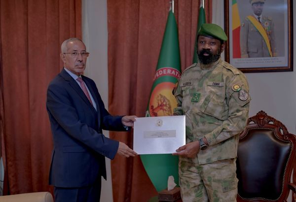 Rencontre diplomatique : le ministre mauritanien de la défense reçu par Assimi Goïta