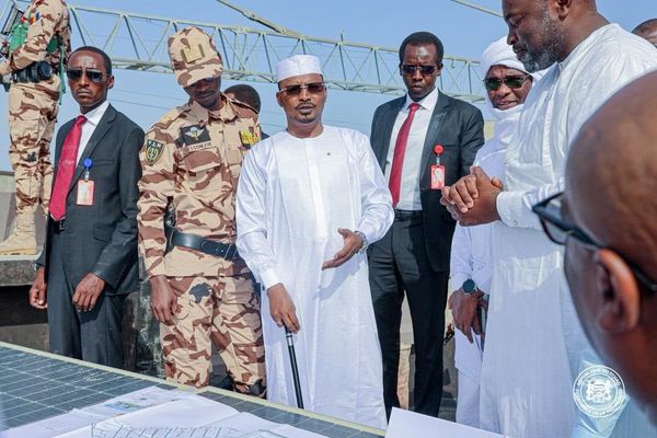 Tchad : le président inspecte le chantier de la clinique CNPS