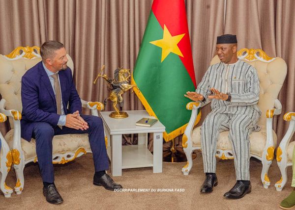 Renforcement des liens Burkina Faso–Serbie : rencontre stratégique au sommet