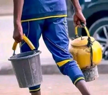 Tchad : le thé vert ambulant, une institution sociale au cœur du quotidien tchadien