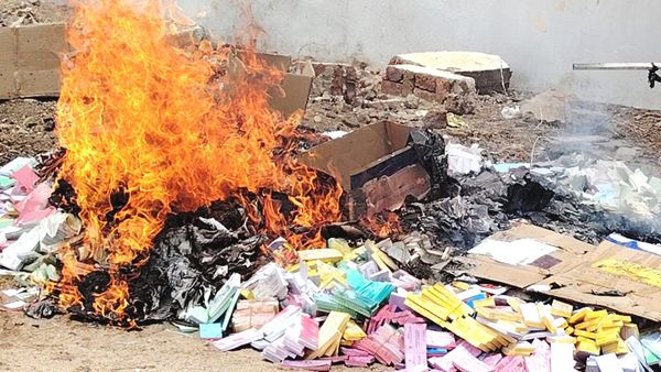 Tchad : la commune d'Abéché incinère des souches de valeurs hors d’usage pour renforcer la transparence
