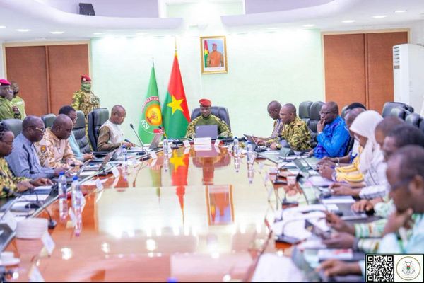 Réformes Stratégiques au Burkina Faso : création d'institutions clés et régulation du secteur humanitaire