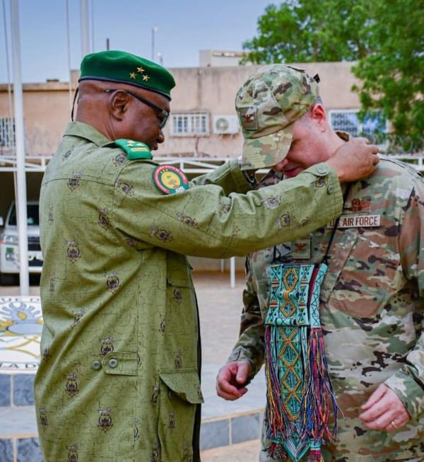 L'attaché de défense américain honoré par le Niger pour sa coopération