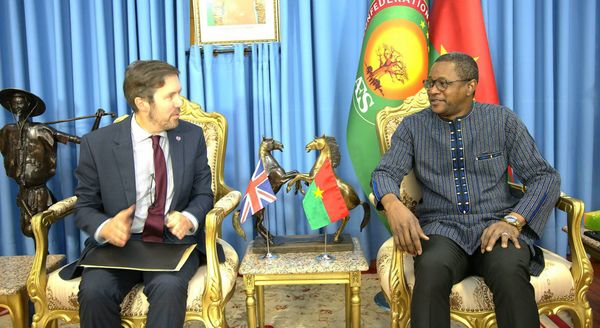 Renforcement des liens entre le Burkina Faso et le Royaume-Uni : une coopération stratégique en discussion