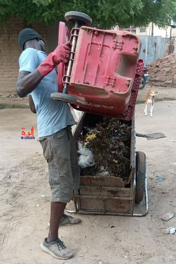 Les éboueurs de N'Djamena contribuent à l'assainissement urbain