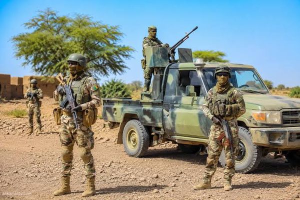 Mali : les FAMa frappent des positions terroristes à Abéibara et Sévaré