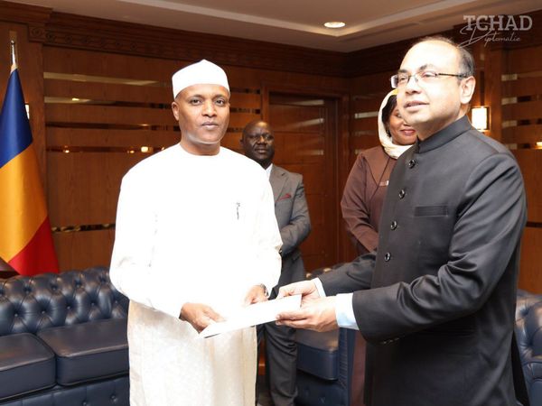 Coopération Tchad-Inde : l'ambassadeur Naba Kumar Pal remet ses copies figurées