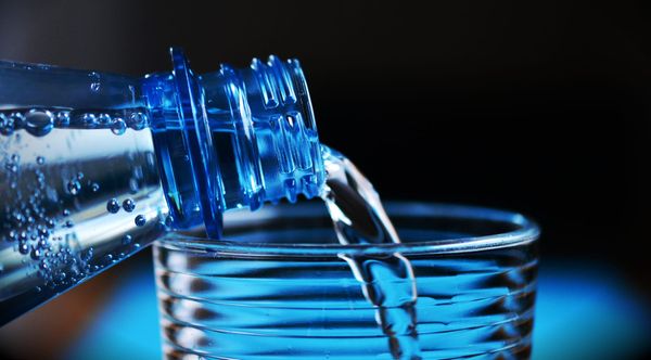 Tchad : eaux CRISTAL, les contrôles confirment la conformité globale, un lot spécifique rappelé pour destruction