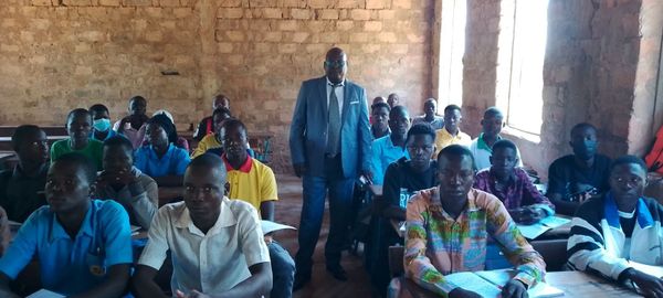 Rentrée scolaire au Tchad : le délégué du Logone Oriental en première ligne dans la Nya