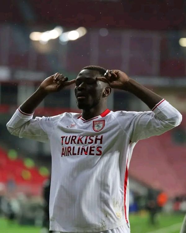 Football : l'international tchadien Marius Mouandilmadji s'engage avec l'Olympiacos