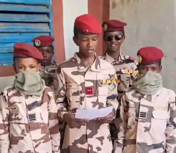 Affaire des mineurs en tenues militaires au Tchad : le Parquet ouvre une enquête sur une possible instrumentalisation
