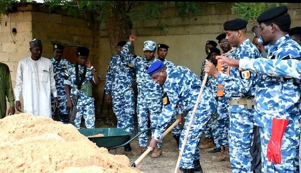 Tchad : salubrité à l'école de Bololo, la Police judiciaire mène une opération coup de poing
