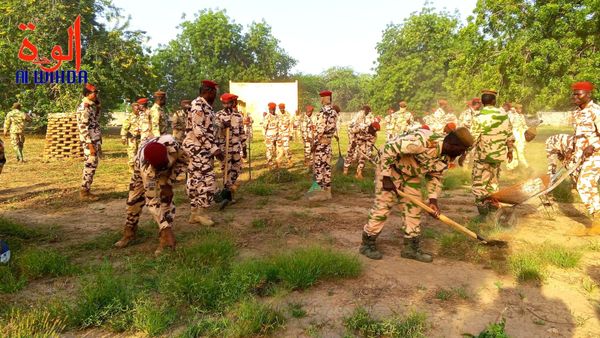 Tchad : une opération de salubrité mobilise les forces de défense au lycée bilingue d'Am-Timan
