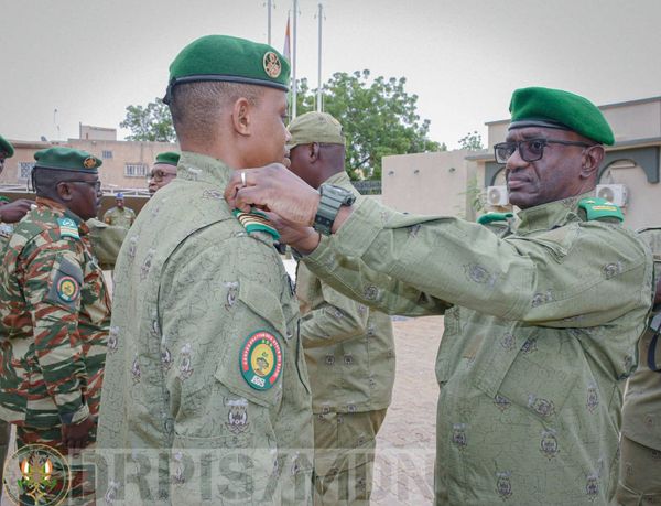 Niger : dix militaires décorés et promus au ministère de la Défense