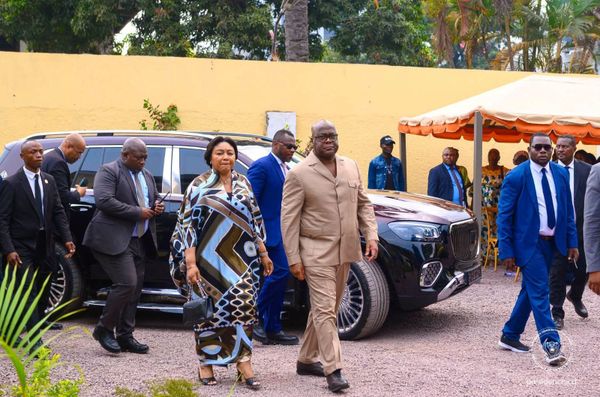 RDC : hommage de Félix et Denise Tshisekedi aux généraux disparus