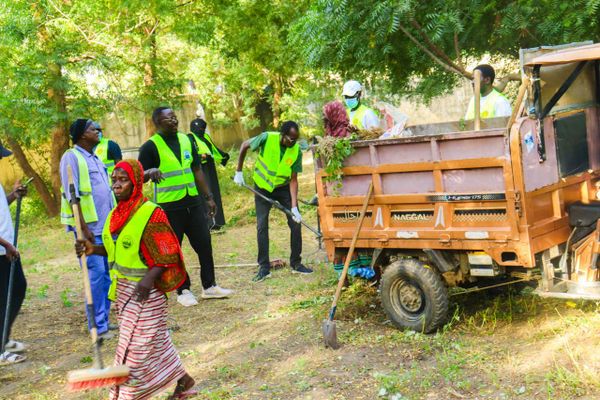 Salubrité à N'Djaména : l'ACHTM mobilise ses jeunes pour assainir le centre de santé de Farcha Madjoroy