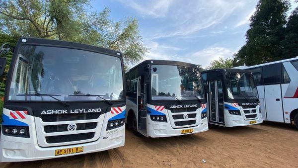 Tchad : à Sarh, sept bus remis au CSOU pour faciliter les déplacements des étudiants