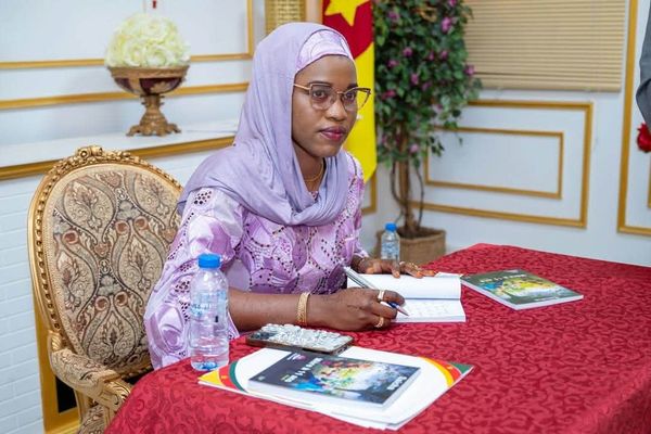 Littérature : après la France, la Camerounaise Saïcha séduit le public saoudien avec « Mère à 11 ans »