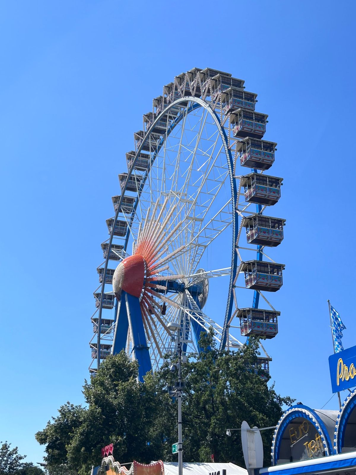 Gäubodenvolksfest Straubing – Zwischen Kult und Kritik