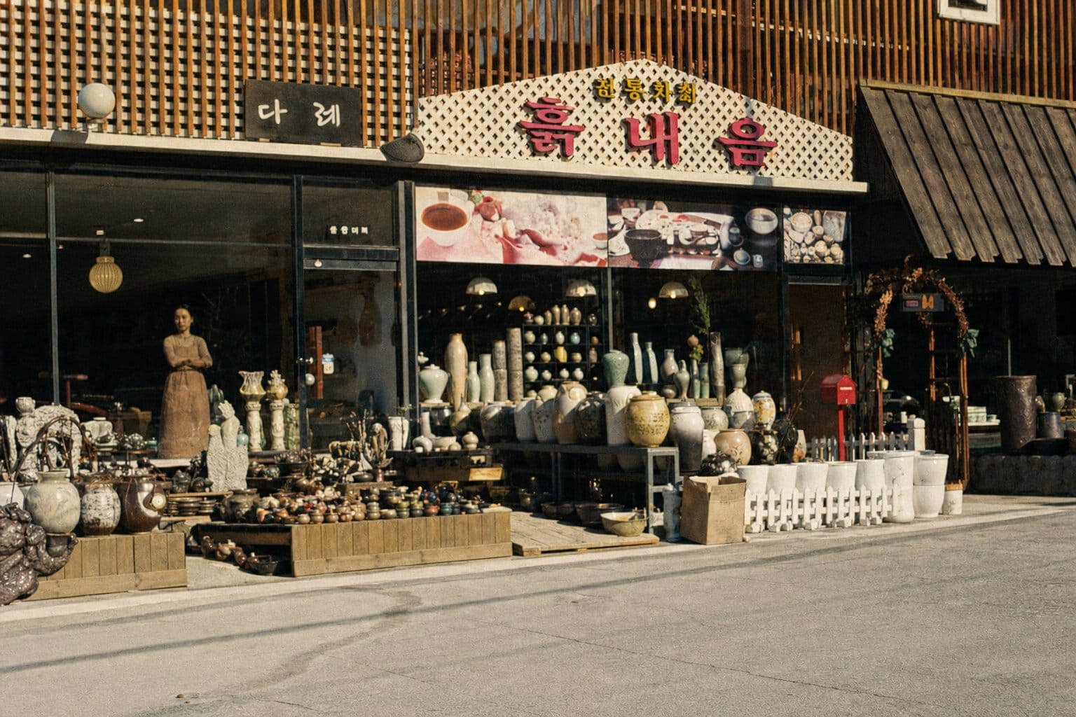 Korean traditional ceramics craft shop