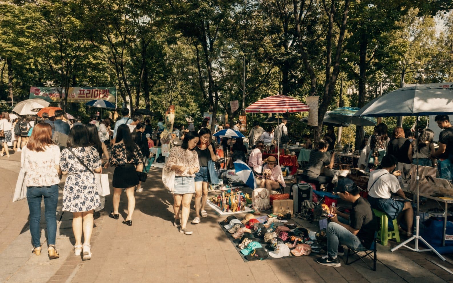 Hongdae Free Market outdoor art stalls