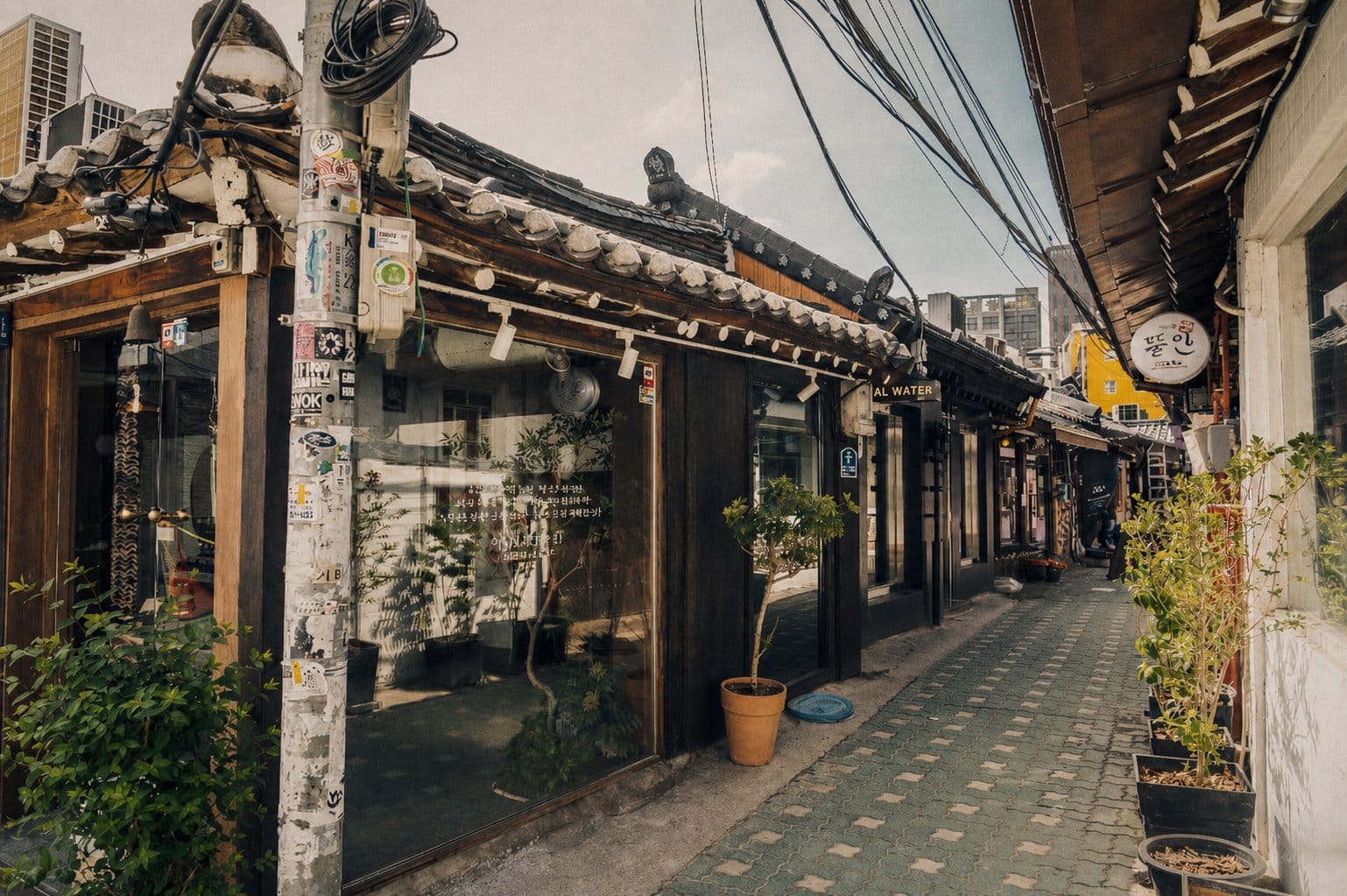 Ikseon-dong (익선동) hanok alley