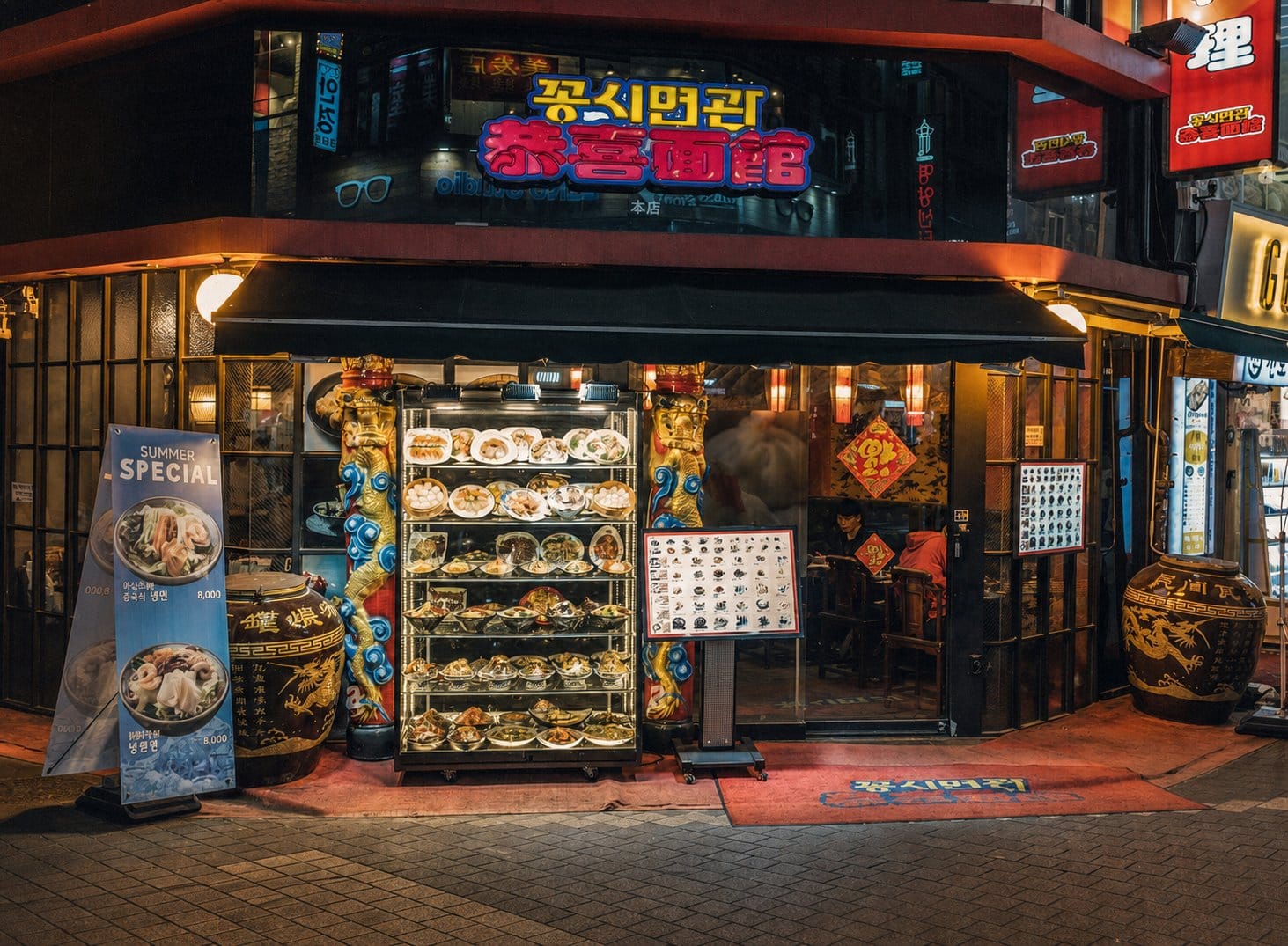 Dongdaemun night market stalls