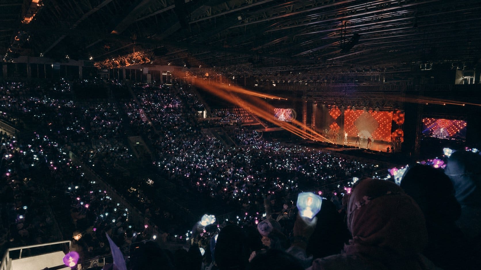 K-pop fan crowd with lightsticks